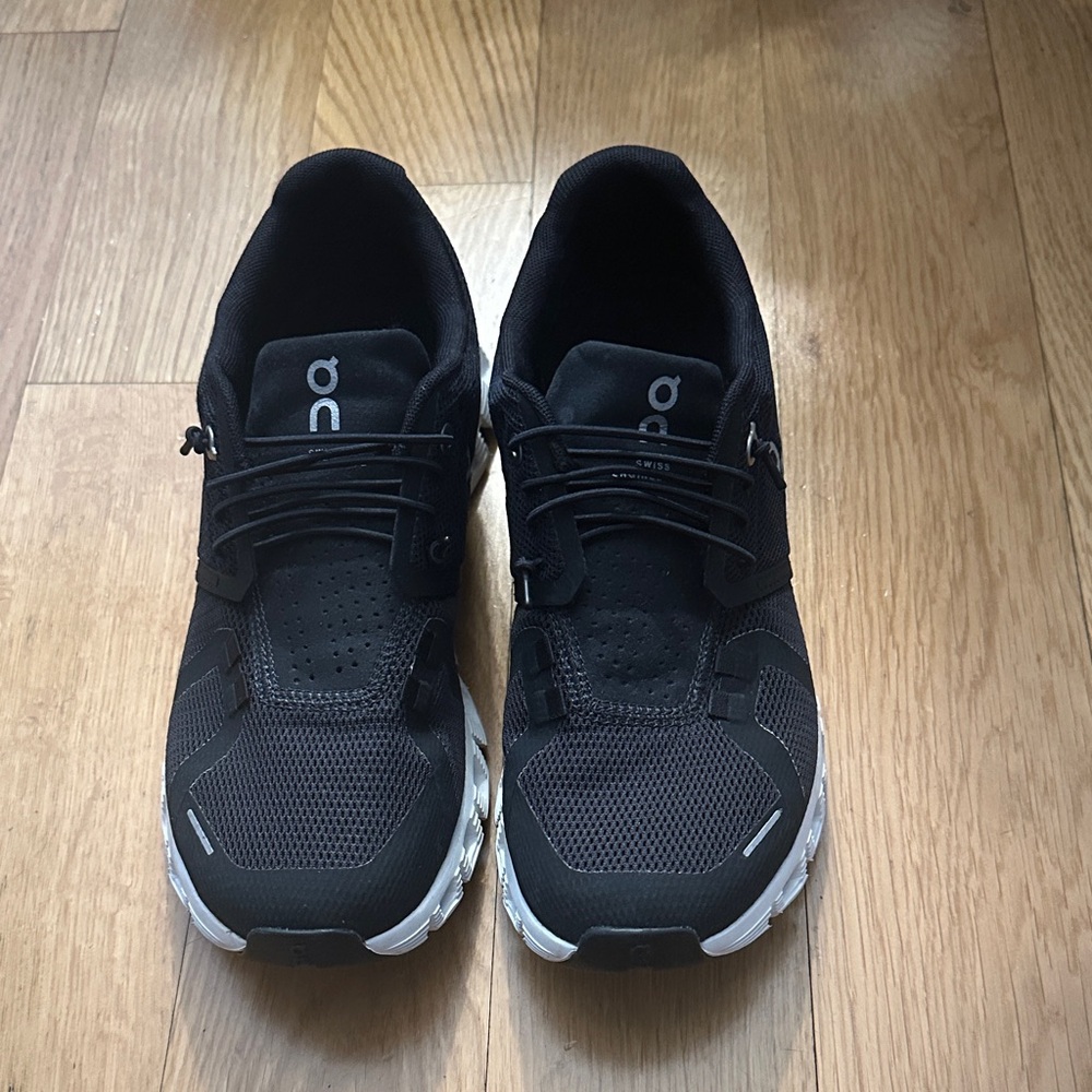 On Cloud 5 Women’s Black and White Running Sneakers